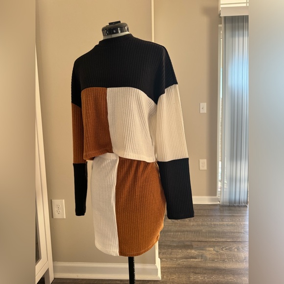 Two piece top and skirt set - Picture 3 of 3